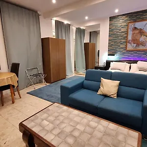 littlepanther-budapest.inbudapesthotels.com/