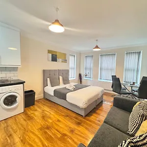 heathrow-peace-and-proximity-rooms.brighton-hotels-england.com/